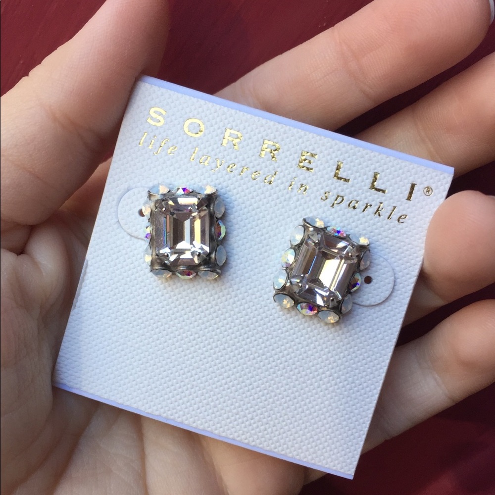 Sorrelli stud earrings- RARE GEM 💎
